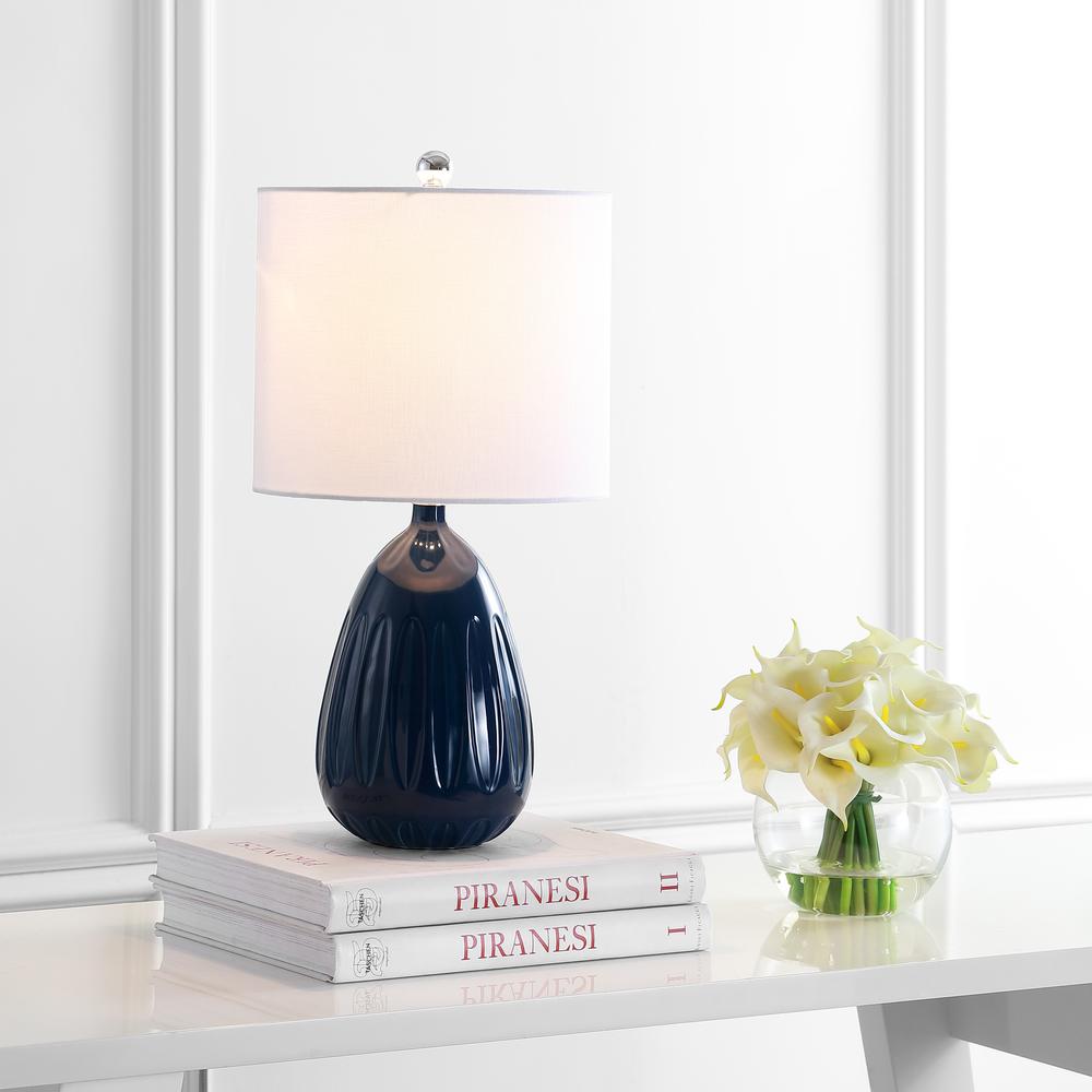 Linnett Table Lamp, Navy. Picture 3