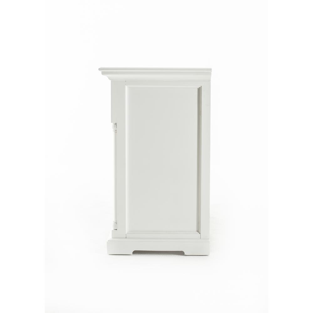 Provence Classic White Classic Sideboard with 3 doors. Picture 17