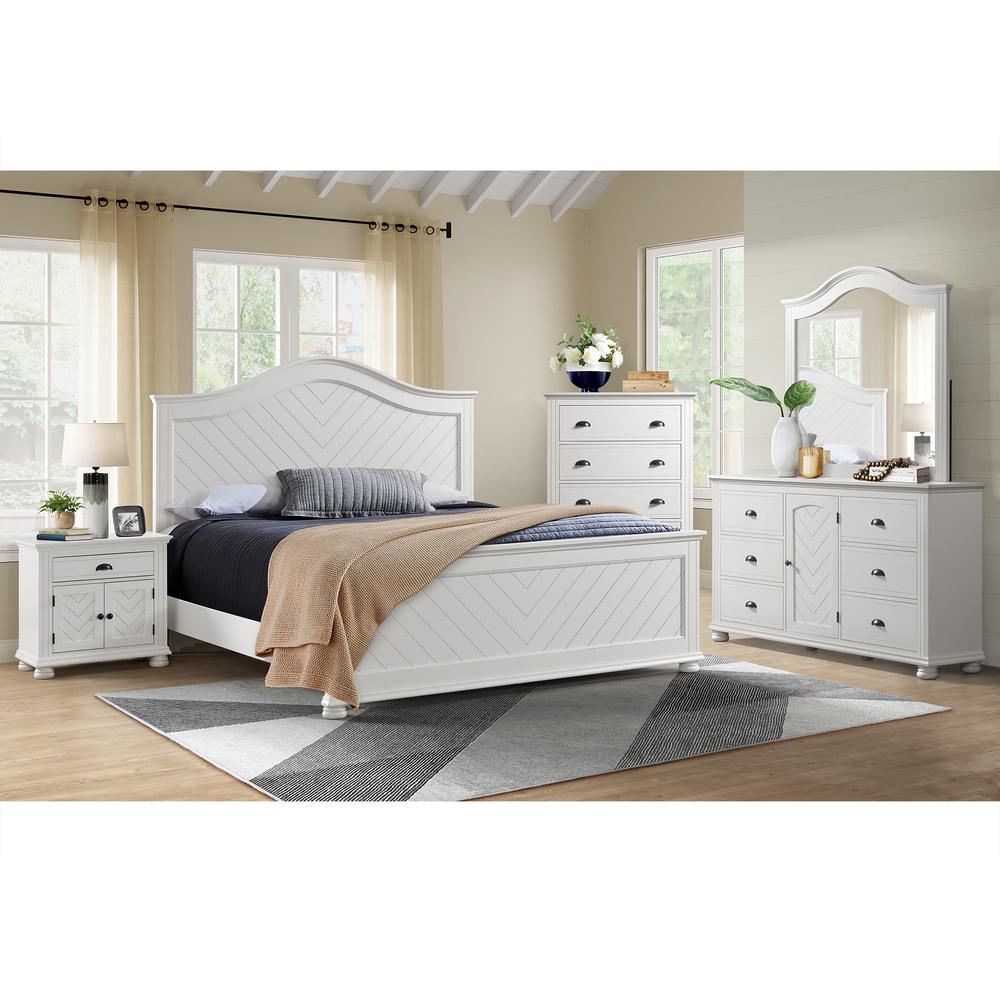 Conaughey King Panel Bed in White. Picture 4