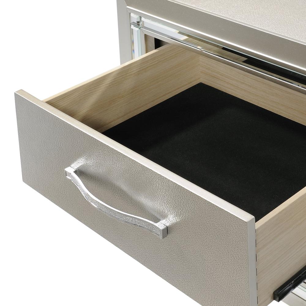 Glamour Queen Platform Storage  3PC Bedroom Set. Picture 20