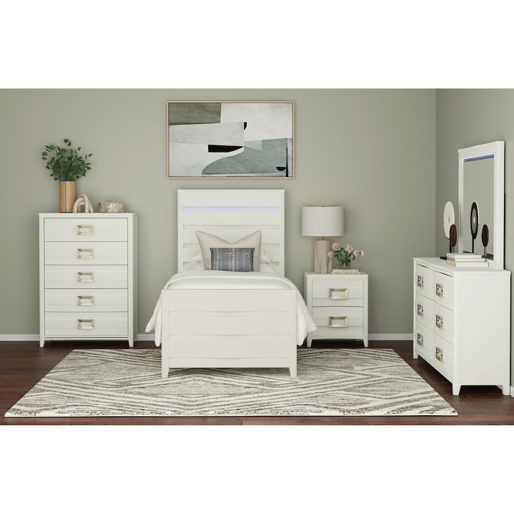 Chett 6-Drawer Dresser in White. Picture 2