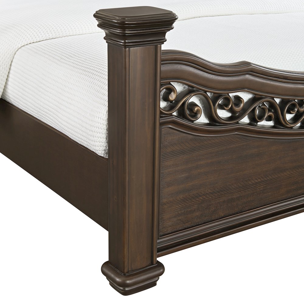 Brunswick Queen Panel Bed in Mahogany. Picture 5