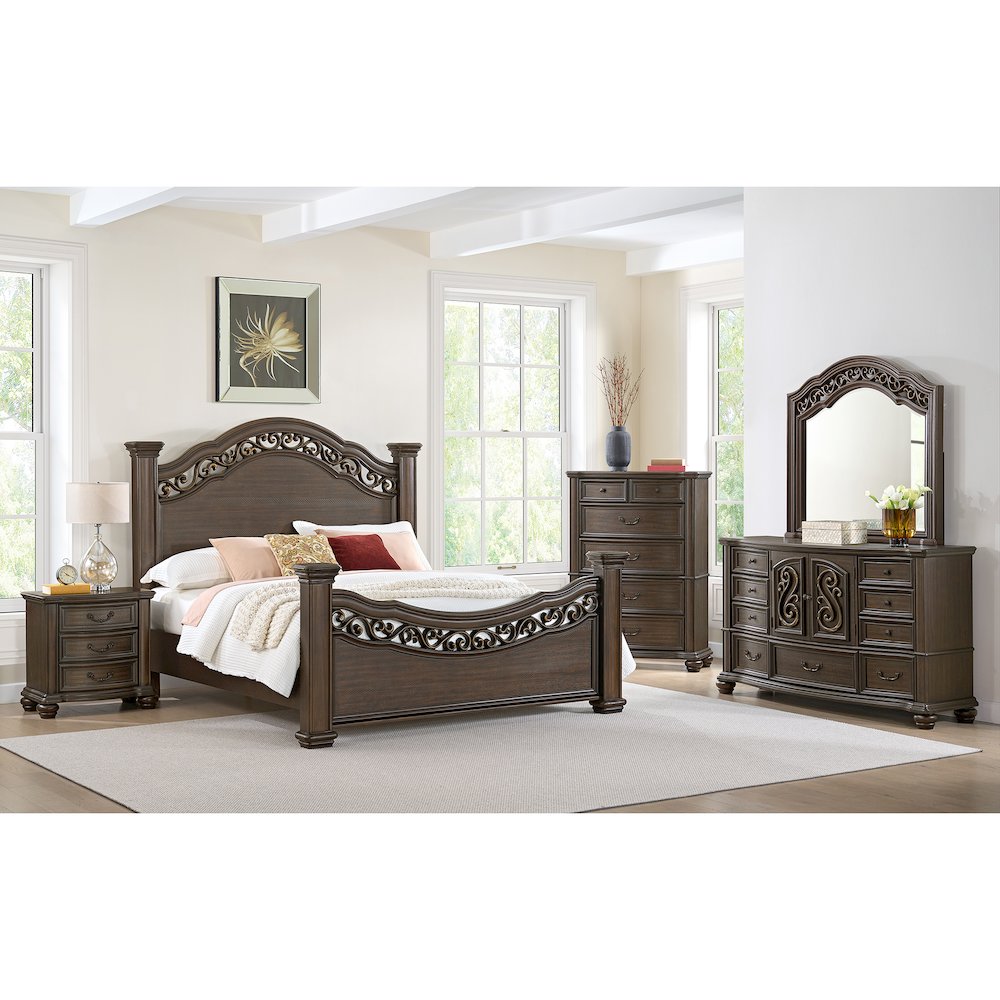 Brunswick 5-Drawer Chest in Mahogany. Picture 9