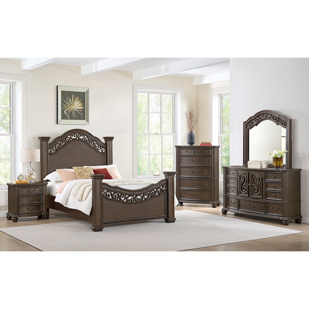 Brunswick 5-Drawer Chest in Mahogany. Picture 8