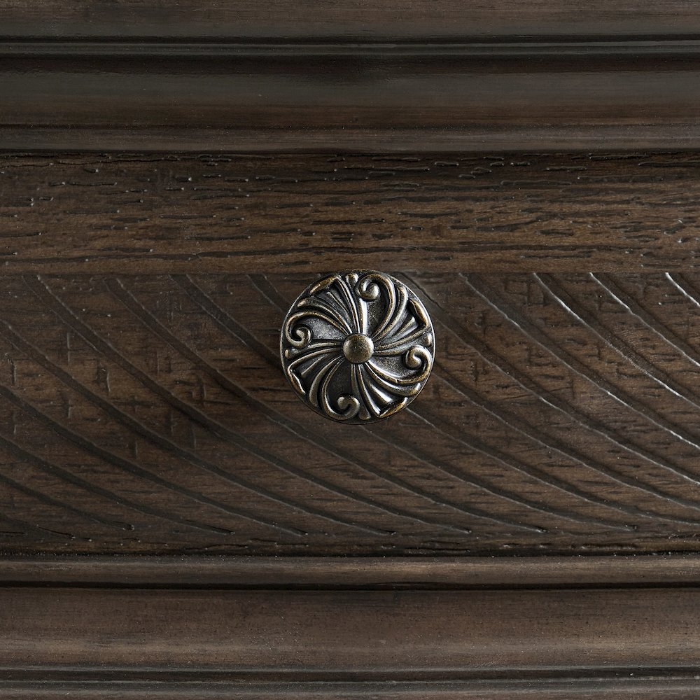 Brunswick 5-Drawer Chest in Mahogany. Picture 10