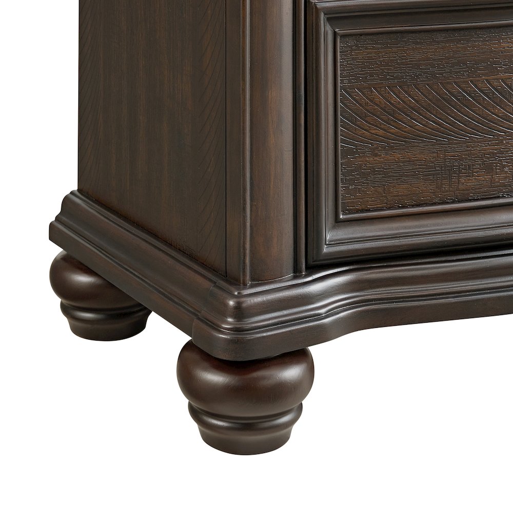 Brunswick 5-Drawer Chest in Mahogany. Picture 7