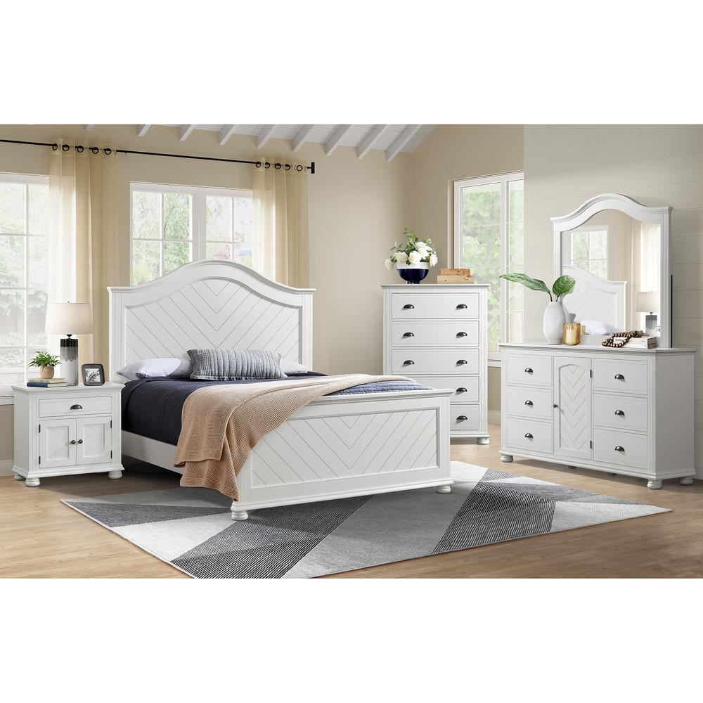 Conaughey  Queen Panel Bed in White. Picture 5