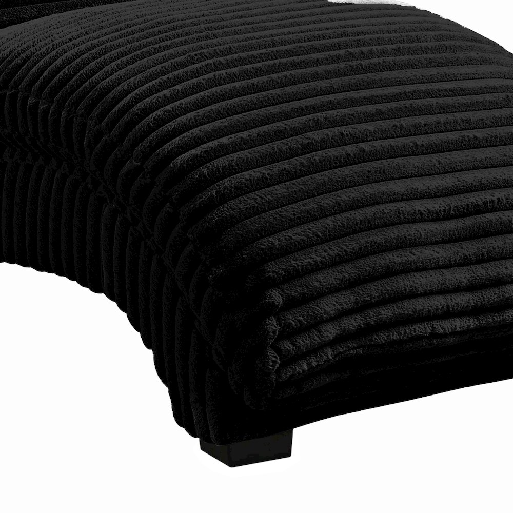Victoria Chaise in Masis Black. Picture 5