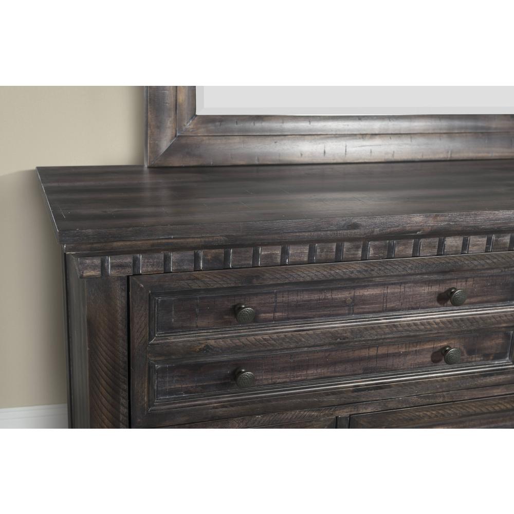 Steele Dresser. Picture 3