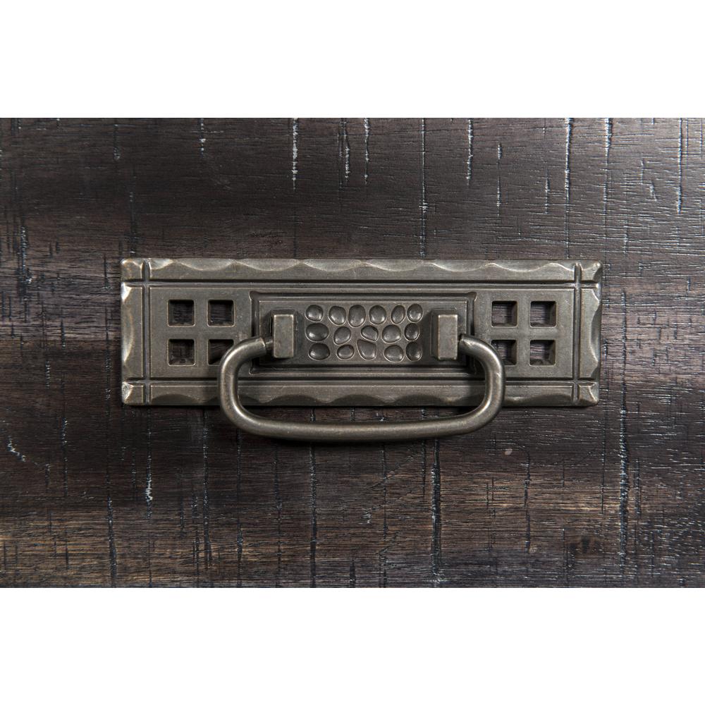 Steele Dresser. Picture 4