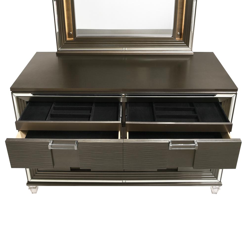 Charlotte 6-Drawer Dresser. Picture 12