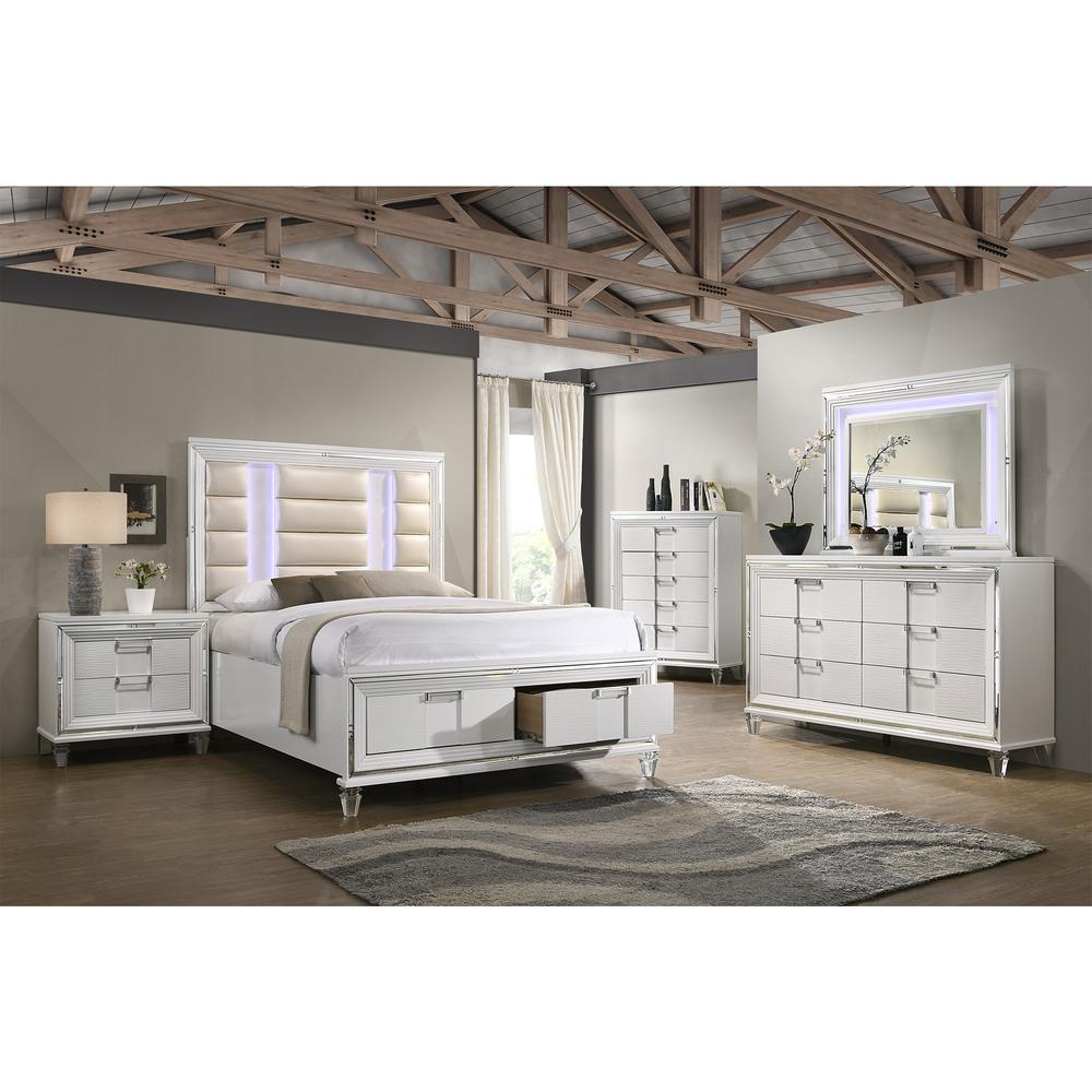 Charlotte King Storage 3PC Bedroom Set in White. Picture 26