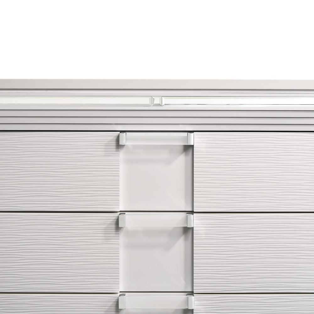 Charlotte King Storage 3PC Bedroom Set in White. Picture 15