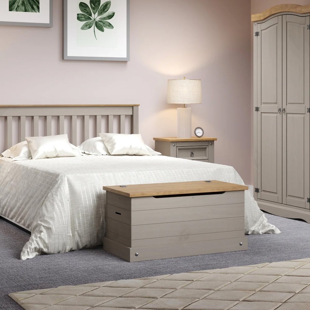 Wood Storage Trunk in Corona Gray. Picture 5
