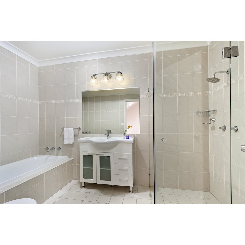 Z-Lite 3 Light Vanity. Picture 6