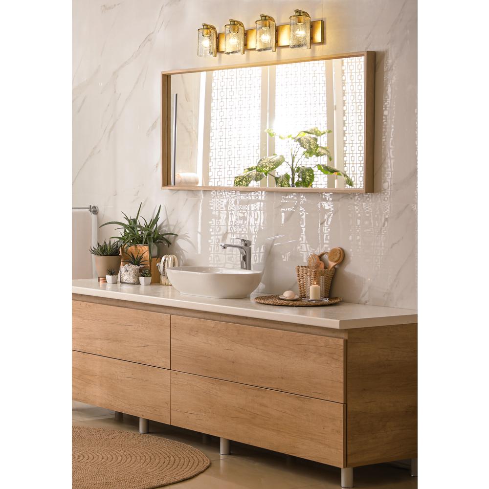 4 Light Vanity. Picture 7