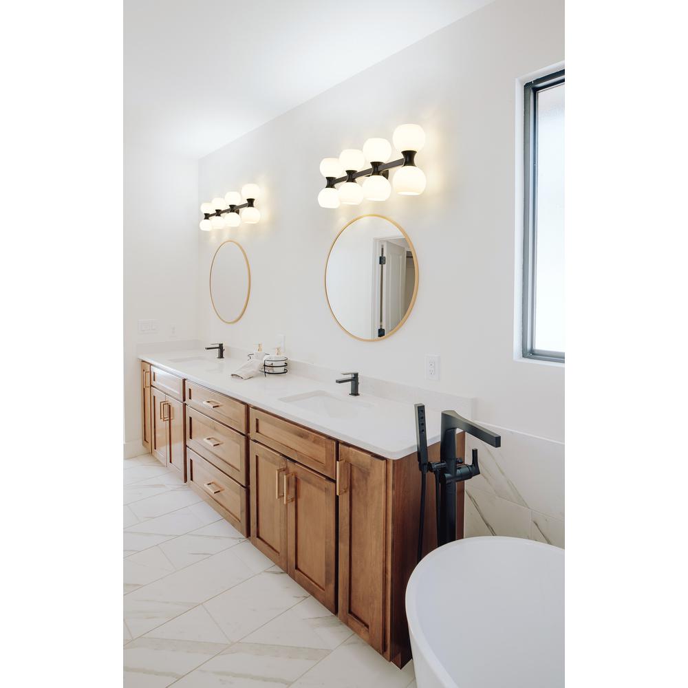 8 Light Vanity. Picture 8