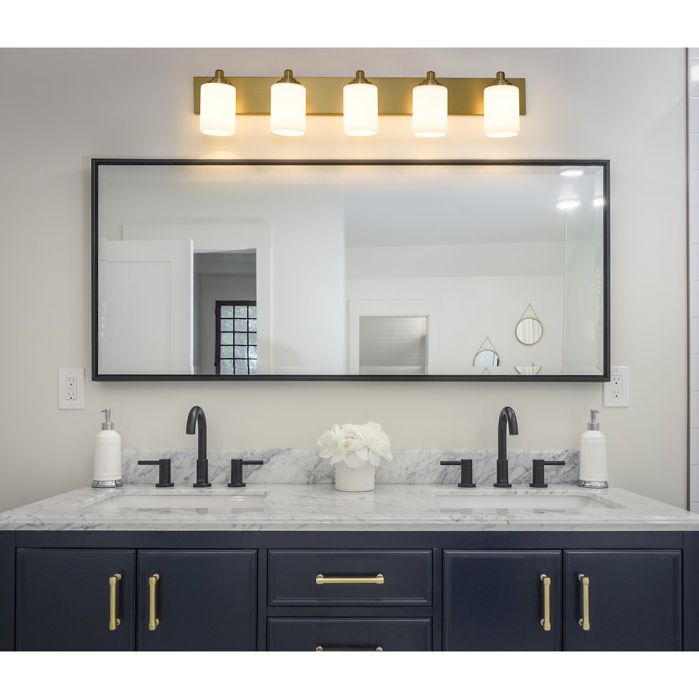 Z-Lite 5 Light Vanity. Picture 6