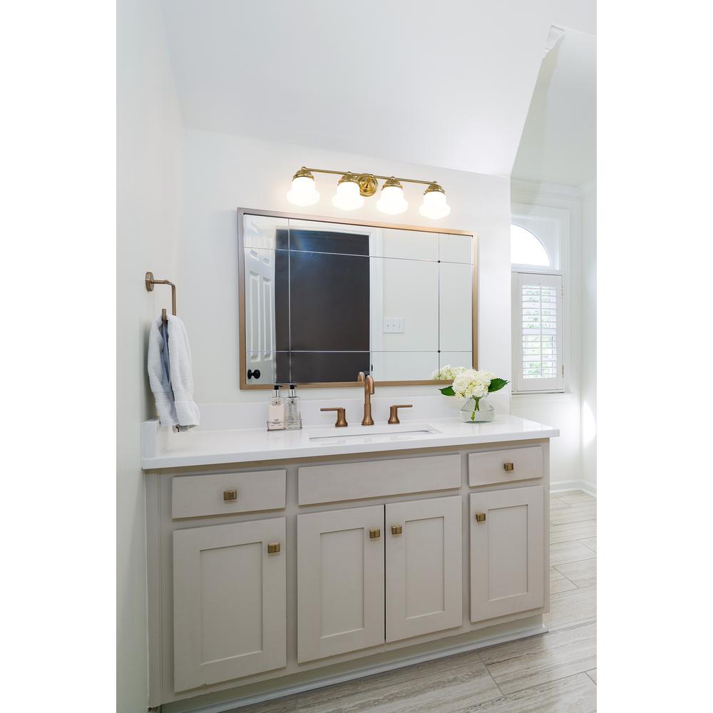 4 Light Vanity. Picture 8