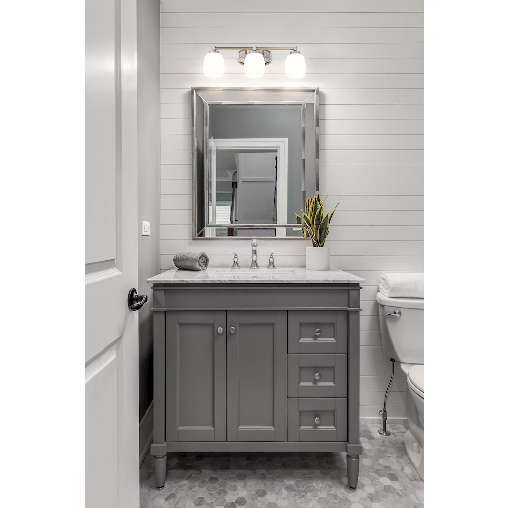 5 Light Vanity. Picture 8