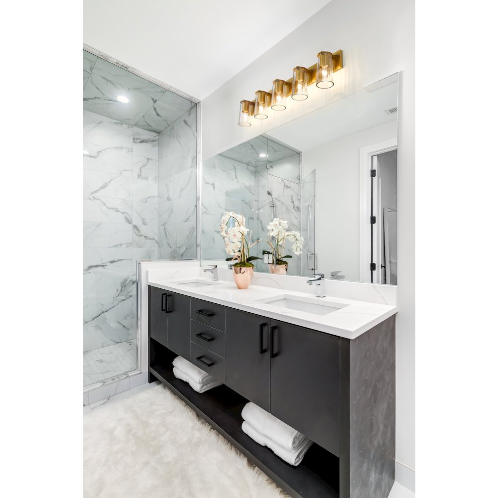 5 Light Vanity. Picture 6