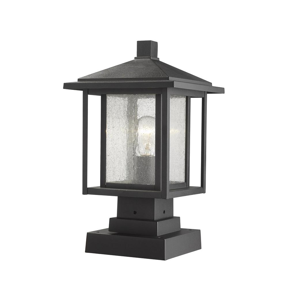 1 Light Outdoor Pier Mounted Fixture. Picture 1