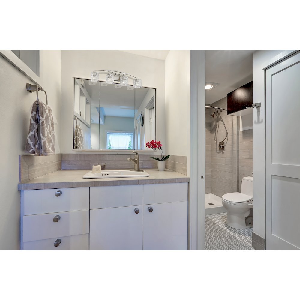 Z-Lite 4 Light Vanity. Picture 6