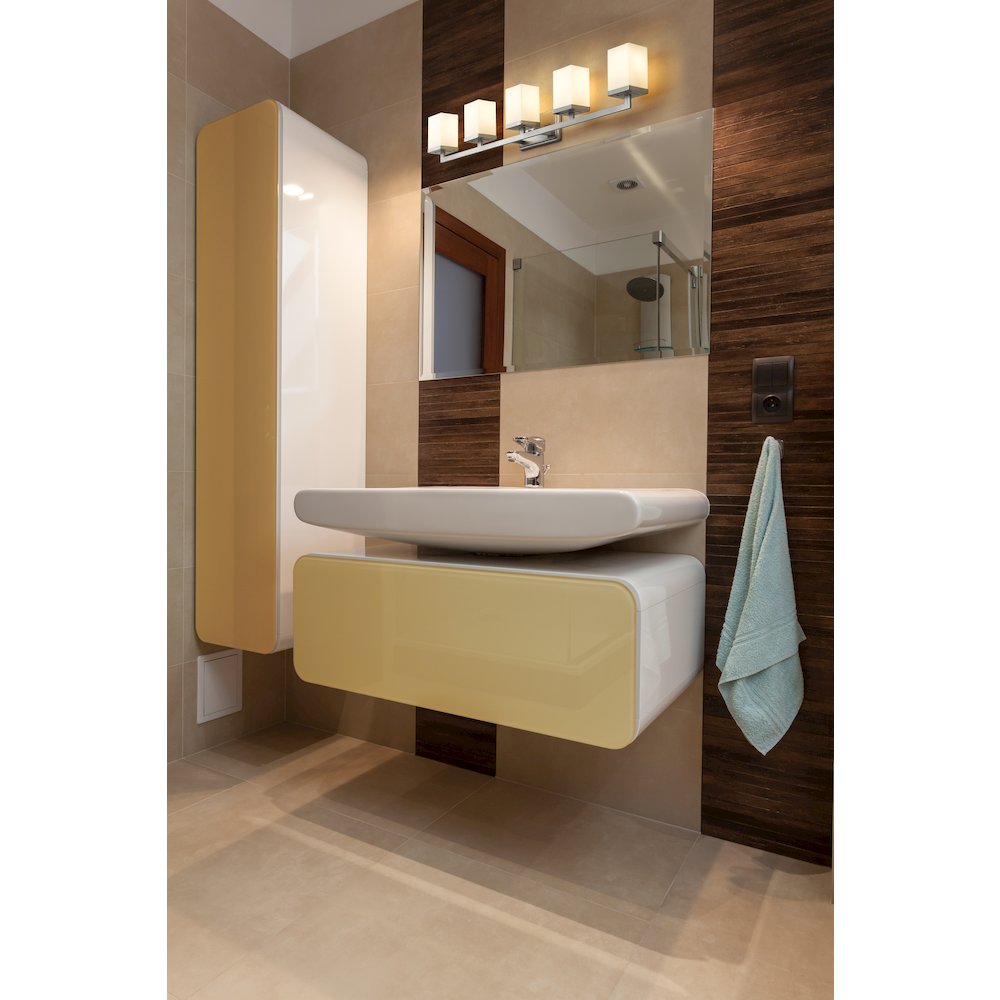 Z-Lite 5 Light Vanity. Picture 2