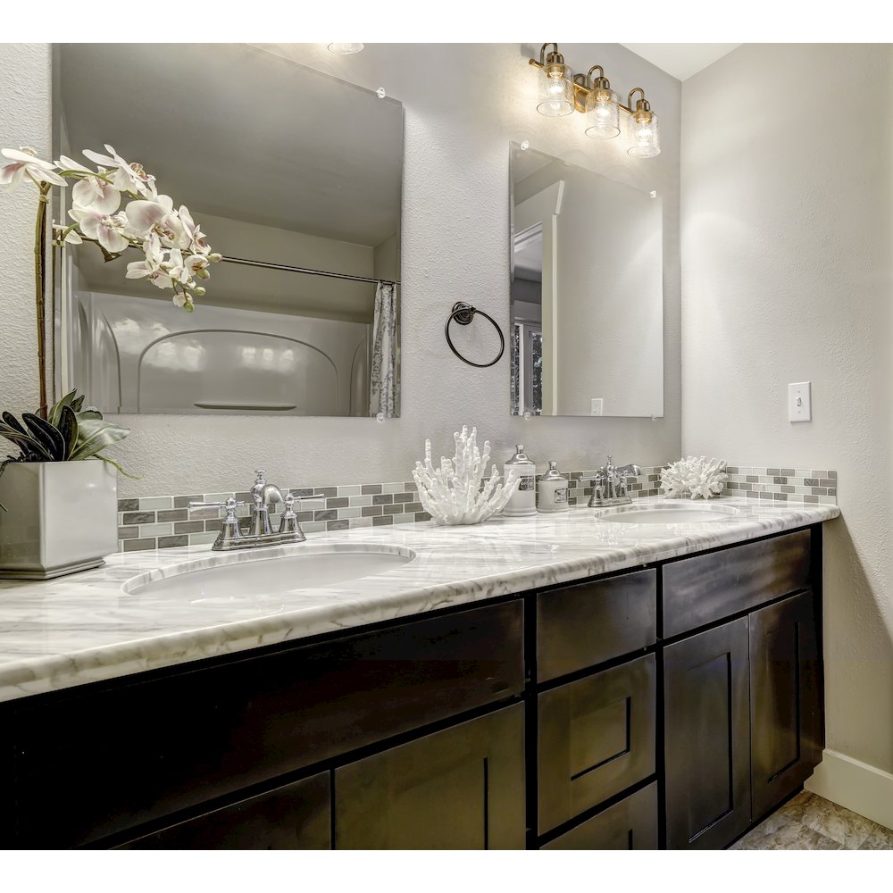 Z-Lite 3 Light Vanity. Picture 6