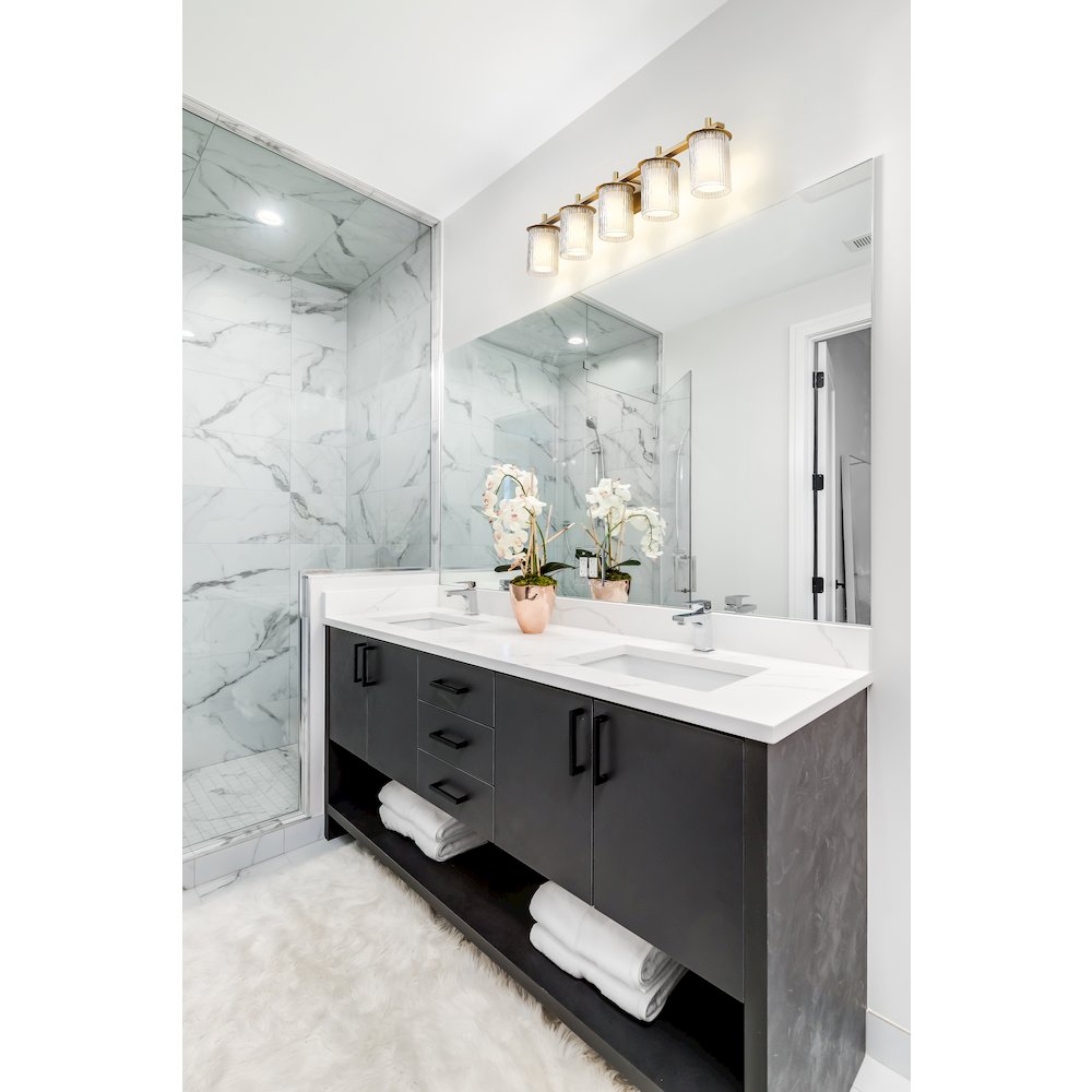 Z-Lite 5 Light Vanity. Picture 6