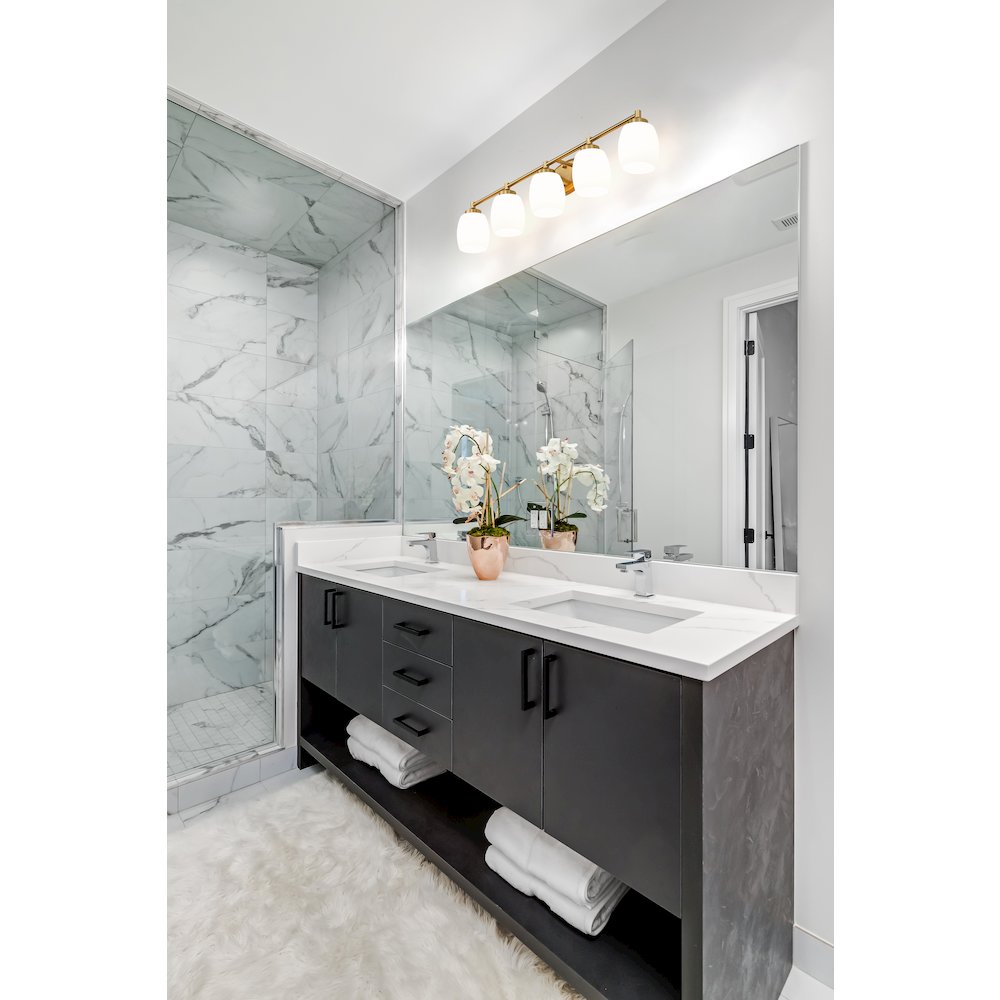 Z-Lite 5 Light Vanity. Picture 6