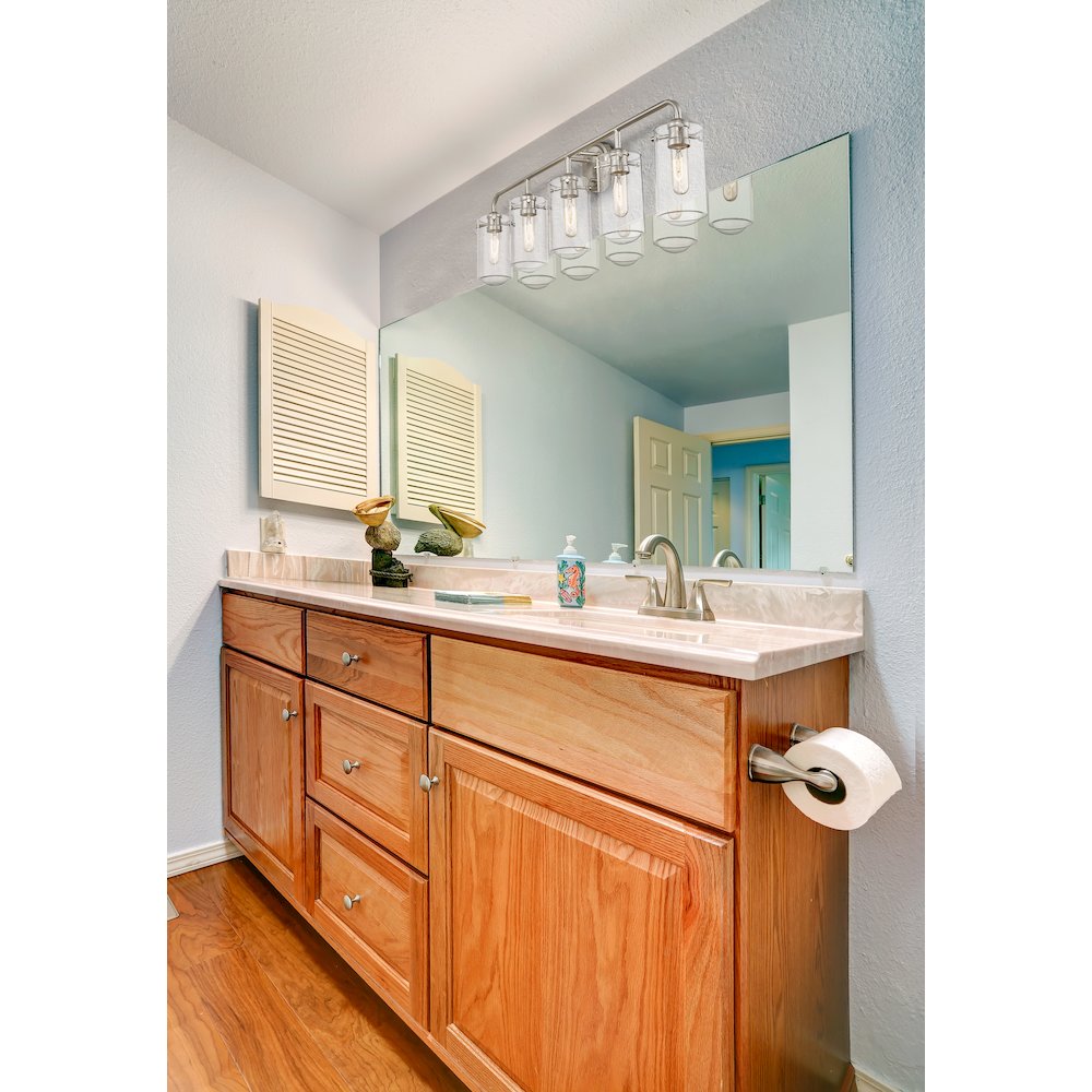 Z-Lite 5 Light Vanity. Picture 7