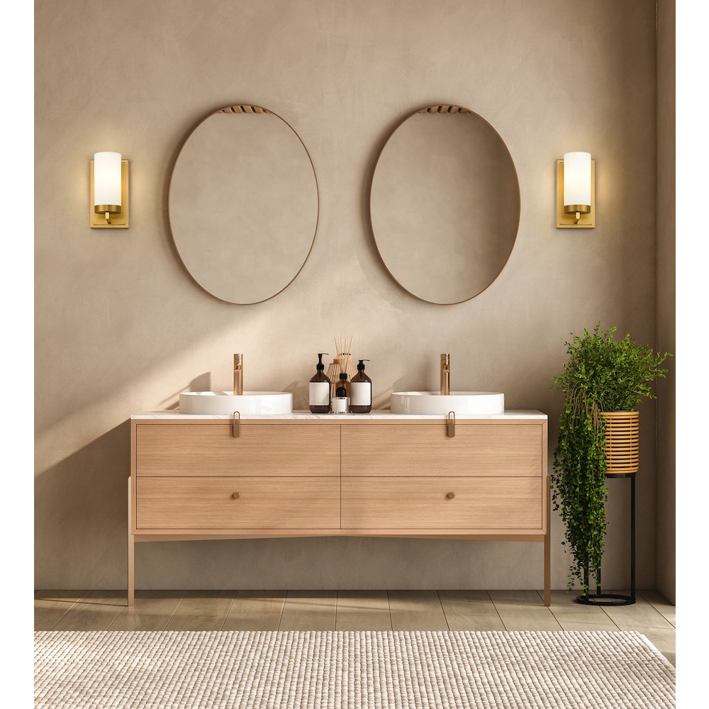 2 Light Vanity. Picture 2