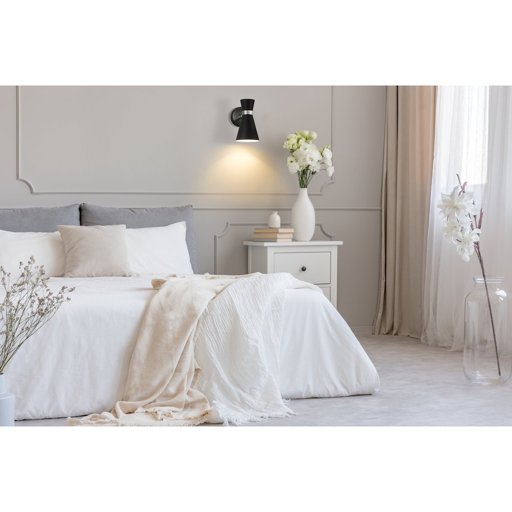 Z-Lite 1 Light Wall Sconce. Picture 6