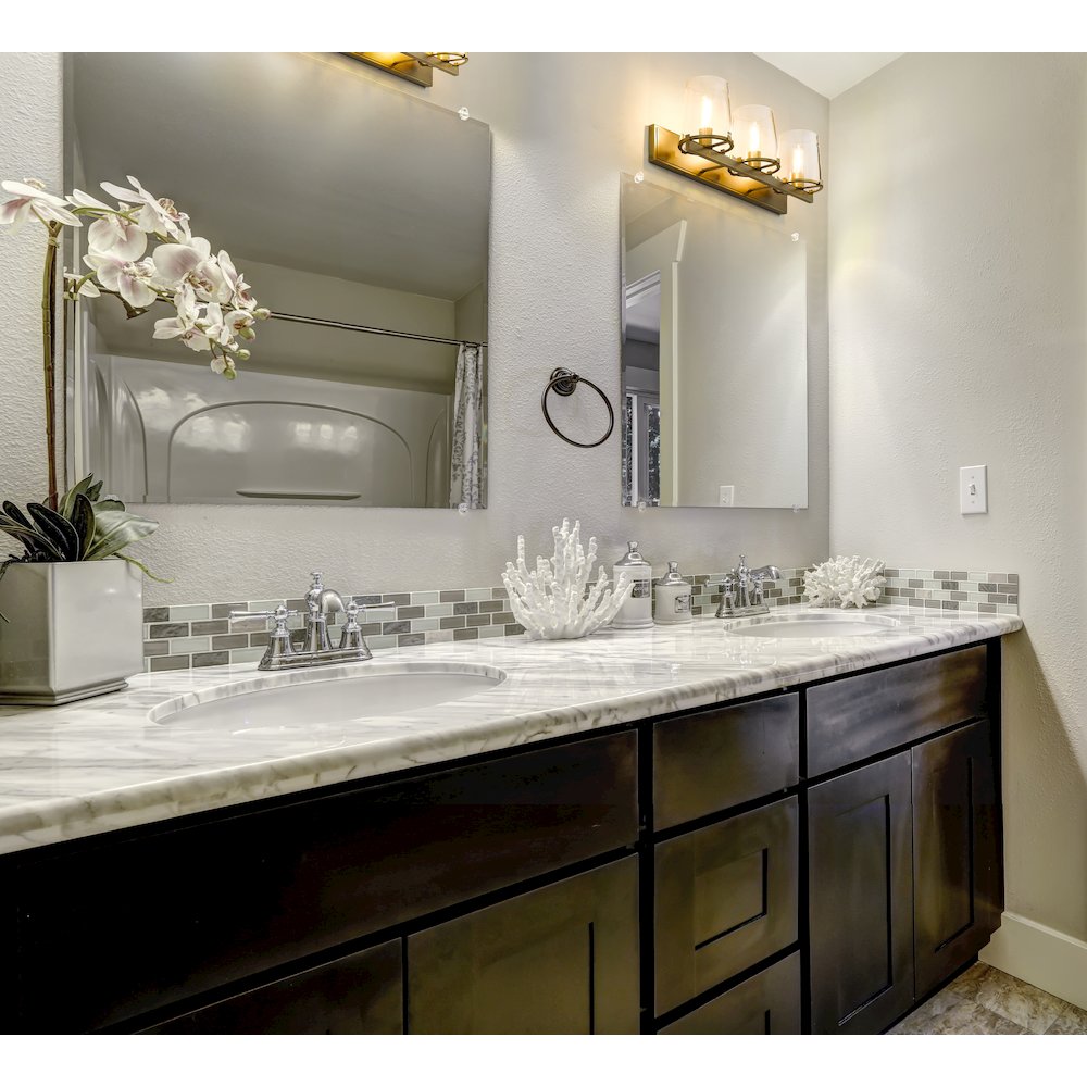 Z-Lite 3 Light Vanity. Picture 6