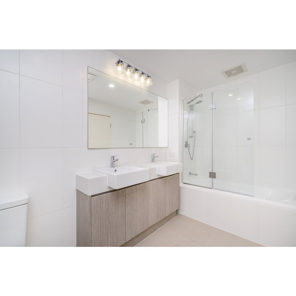 Z-Lite 5 Light Vanity. Picture 6