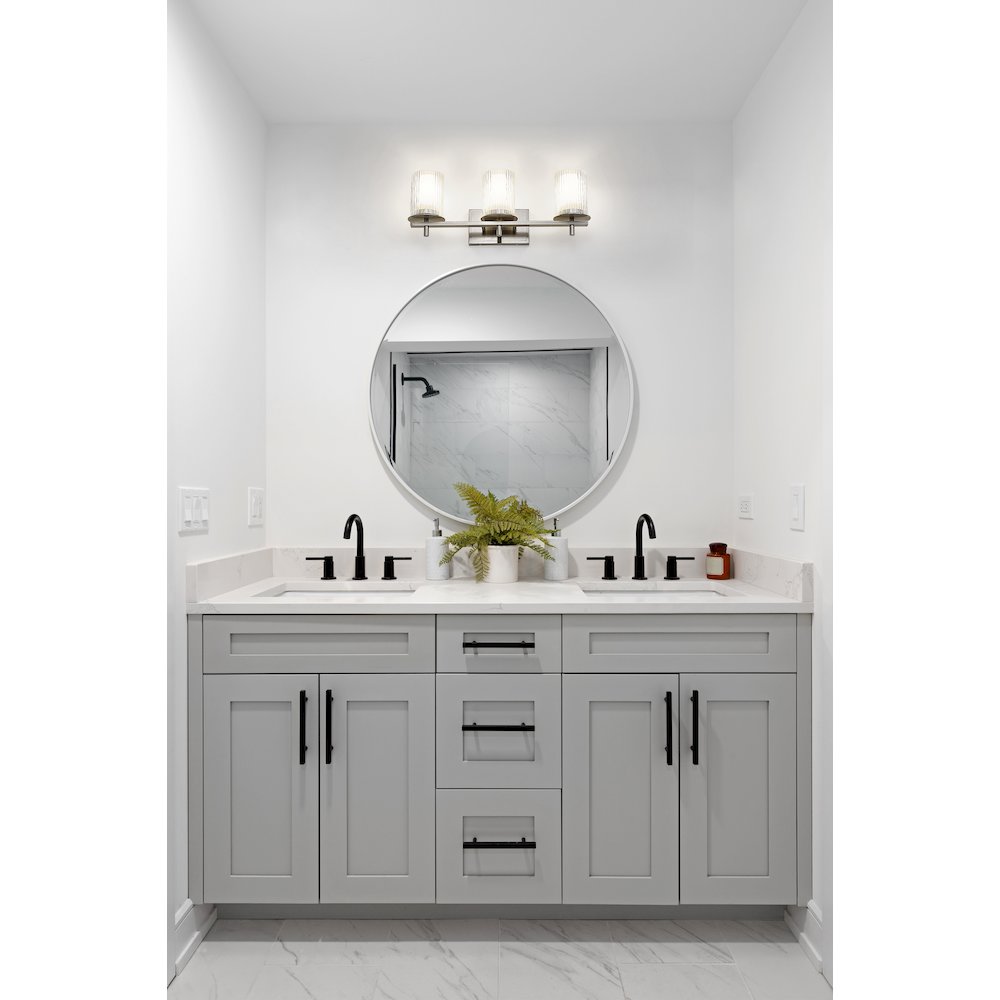 Z-Lite 3 Light Vanity. Picture 7