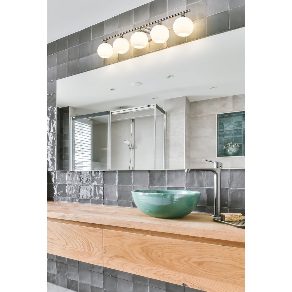 Z-Lite 5 Light Vanity. Picture 7