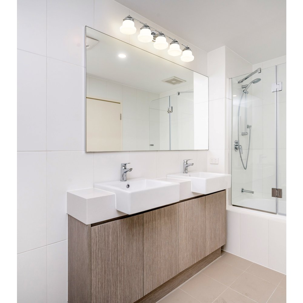 Z-Lite 5 Light Vanity. Picture 6