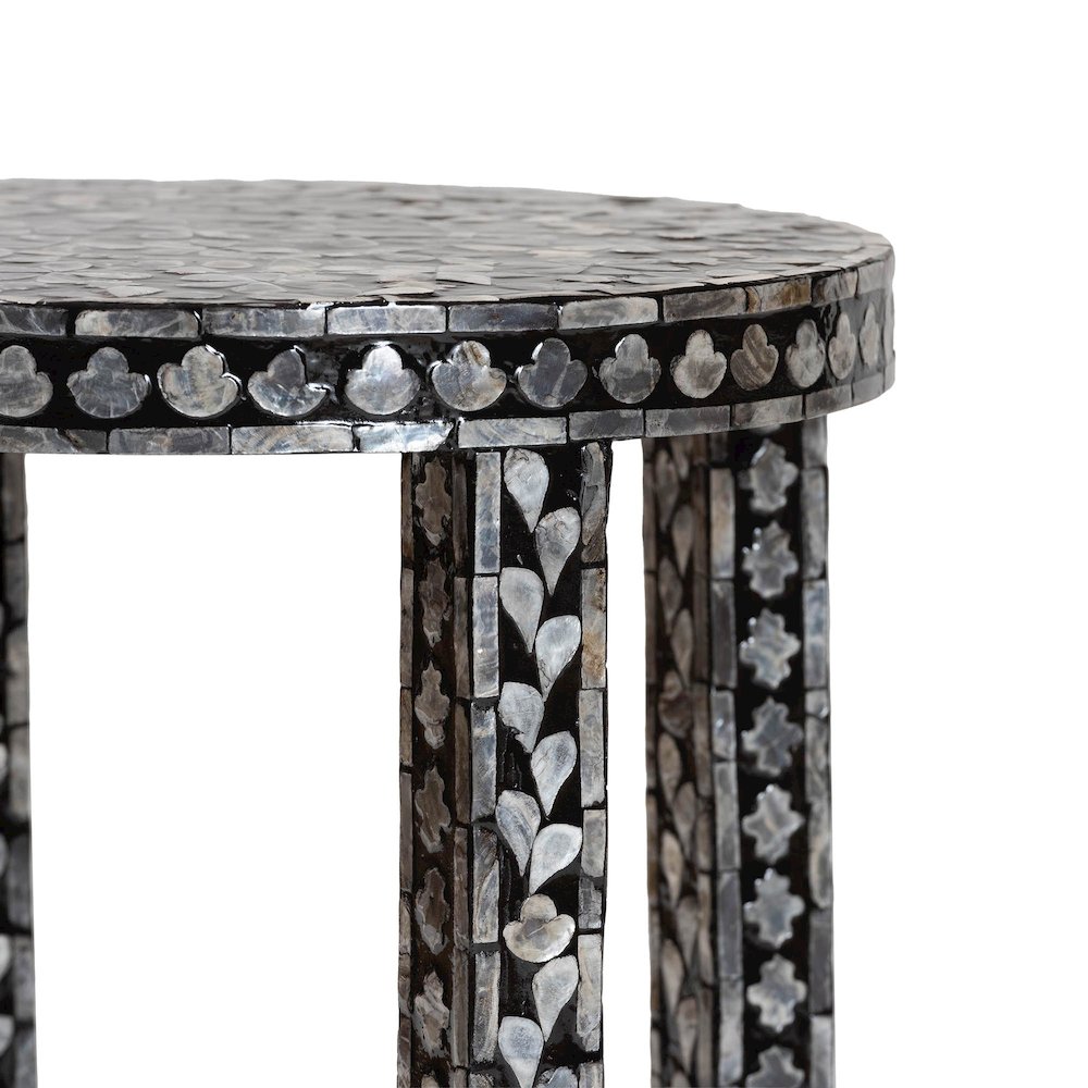 Elara Coastal Black and White Mother of Pearl Capiz Shell End Table. Picture 3