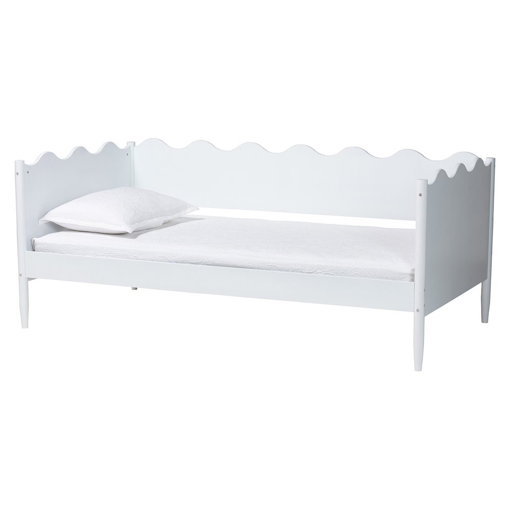 Malaya Modern White Wood Twin Daybed with Scalloped Edges. Picture 1