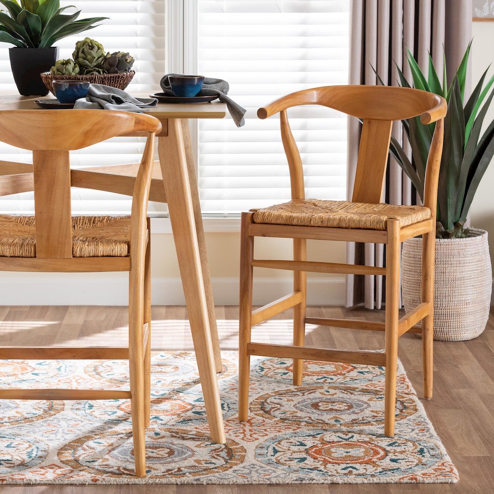 Counter Stool with Woven Seagrass Seat - Stool with Arms and Wishbone Backrest. Picture 2