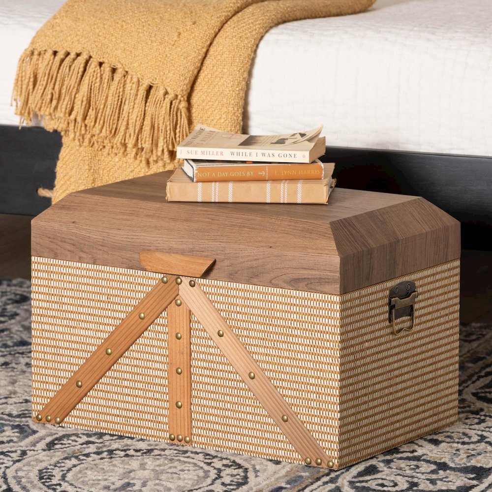 Decorative Storage Chest with Hinged Top and Woven Exterior. Picture 2