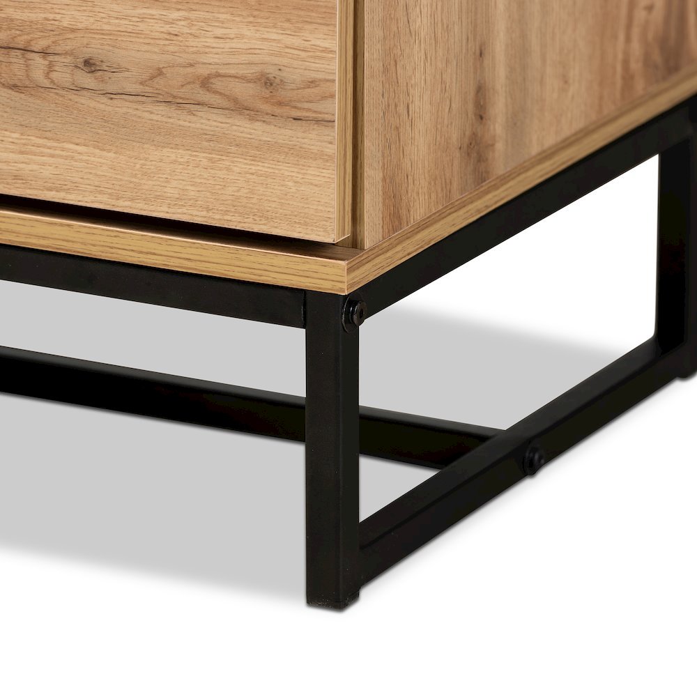 Reid Modern and Contemporary Industrial Oak Finished Wood and Black Metal 4-Drawer Dresser. Picture 6