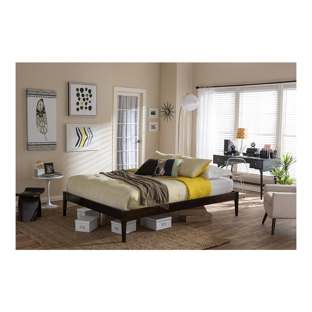 Bentley Mid-Century Modern Cappuccino Finishing Solid Wood Queen Size Bed Frame. Picture 4