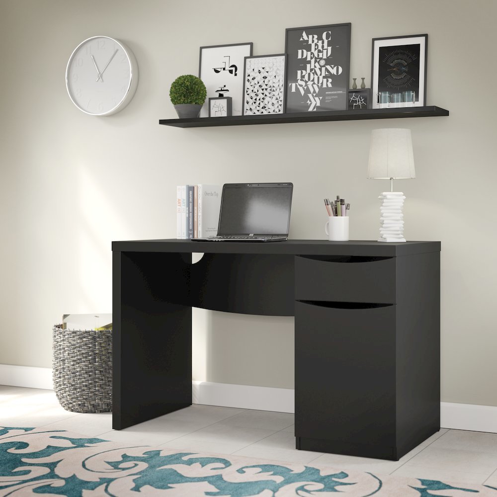 Montrese Computer Desk. Picture 2