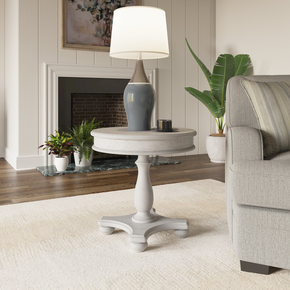 Wallce & Bay Mariano Oyster Shell Round End Table. Picture 2
