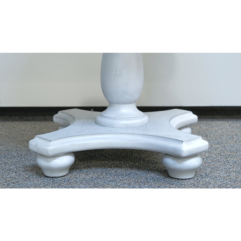 Wallce & Bay Mariano Oyster Shell Round End Table. Picture 9