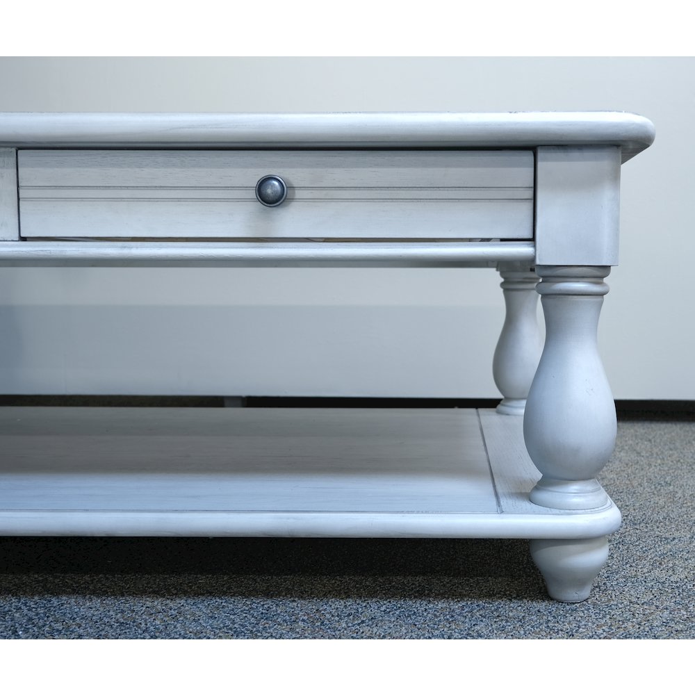 Wallce & Bay Mariano Oyster Shell Cocktail Table. Picture 10
