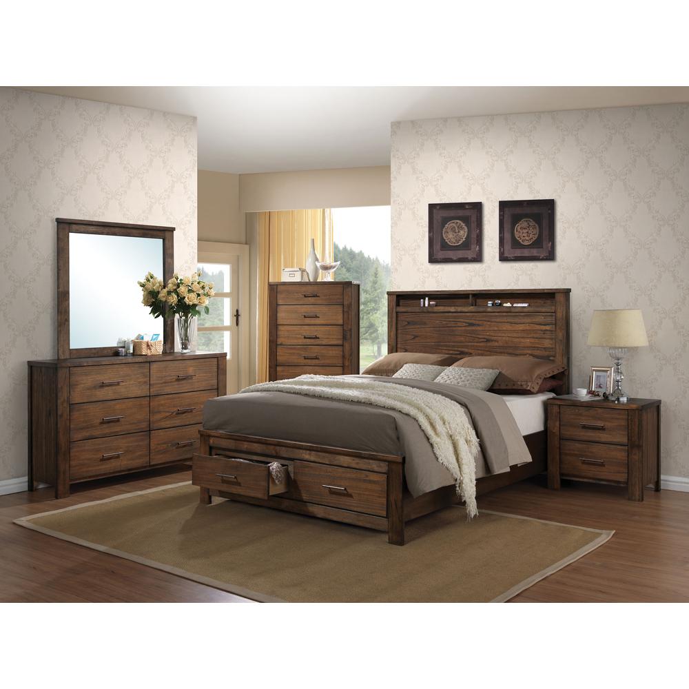 Queen Bed in Oak. Picture 1